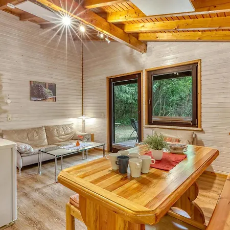 2 Bedroom Amazing In Casa de Férias